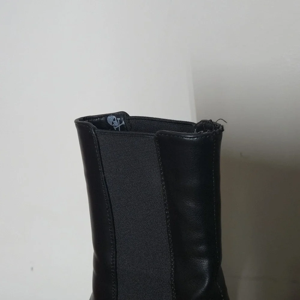 Women's LAMODA Doll Black Platform Slip-on Calf Boots Size 7 Gothic Alternative - Picture 8 of 9